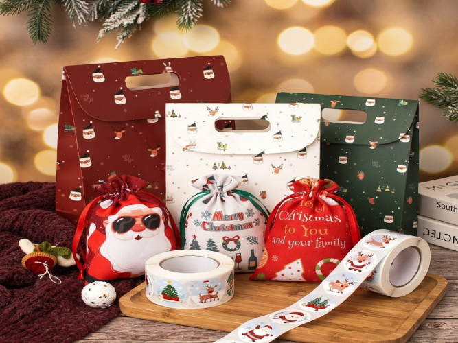 Christmas Packaging 2026: Drawstring Bags, Perforated Bags & Festive Stickers for Brand Promotion